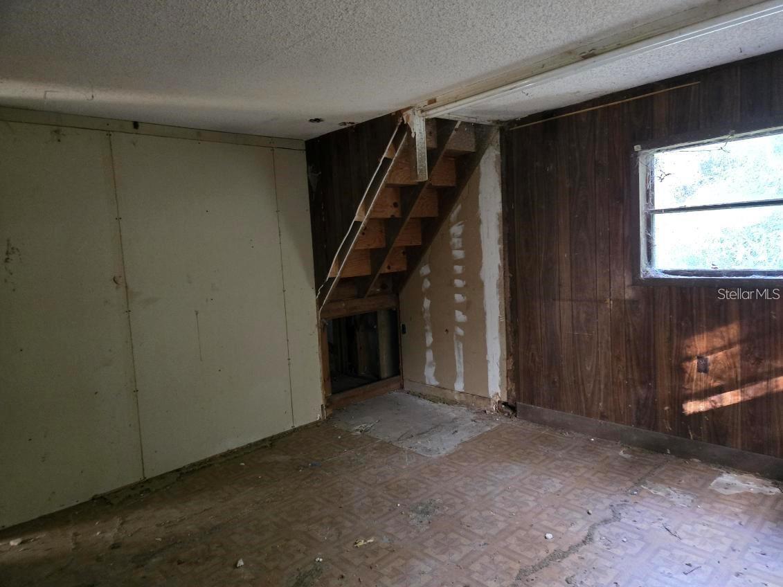 Image 8 of 40 For 6942 Angus Valley Drive