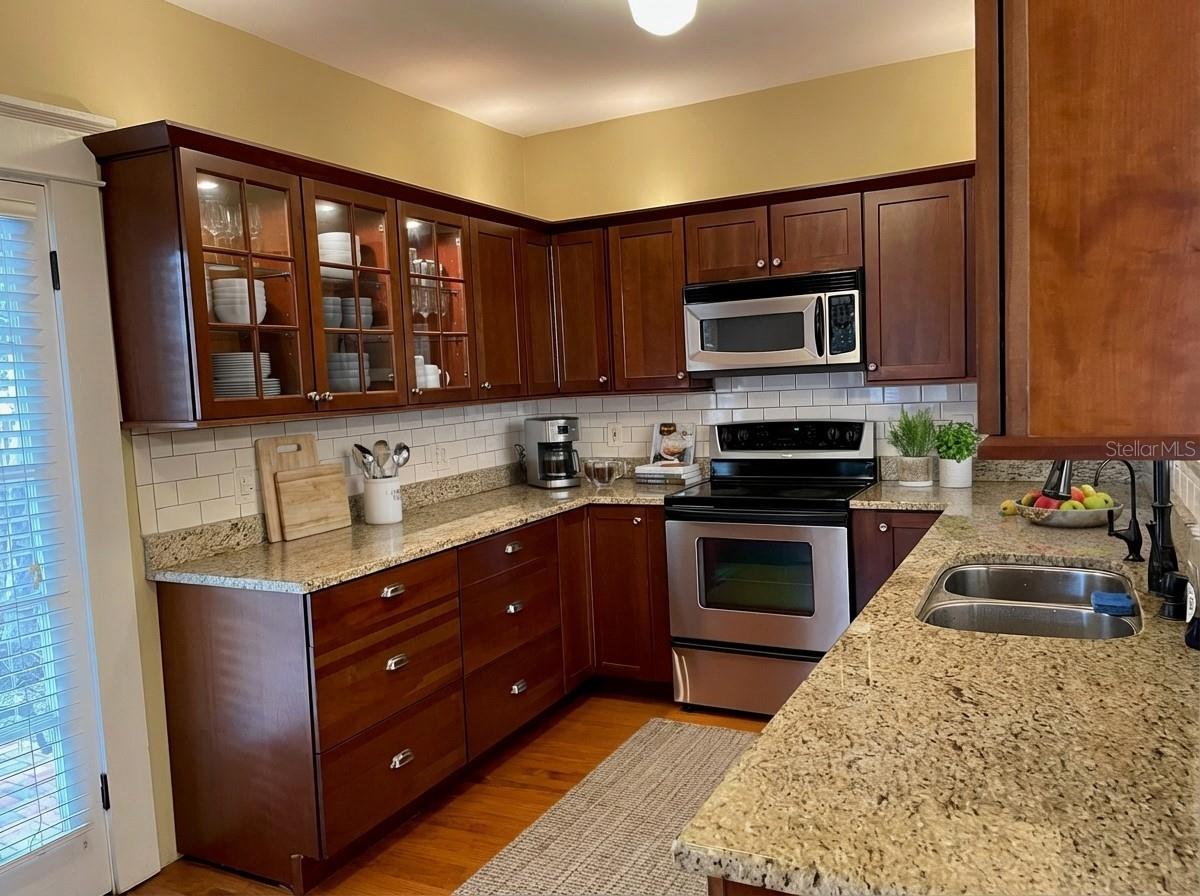 Image 11 of 40 For 807 Fremont Avenue