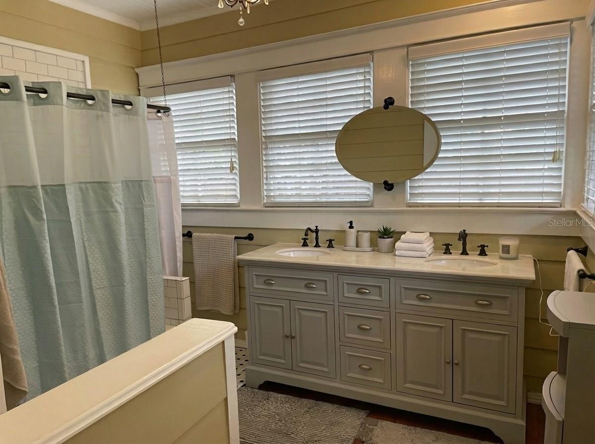 Image 16 of 40 For 807 Fremont Avenue