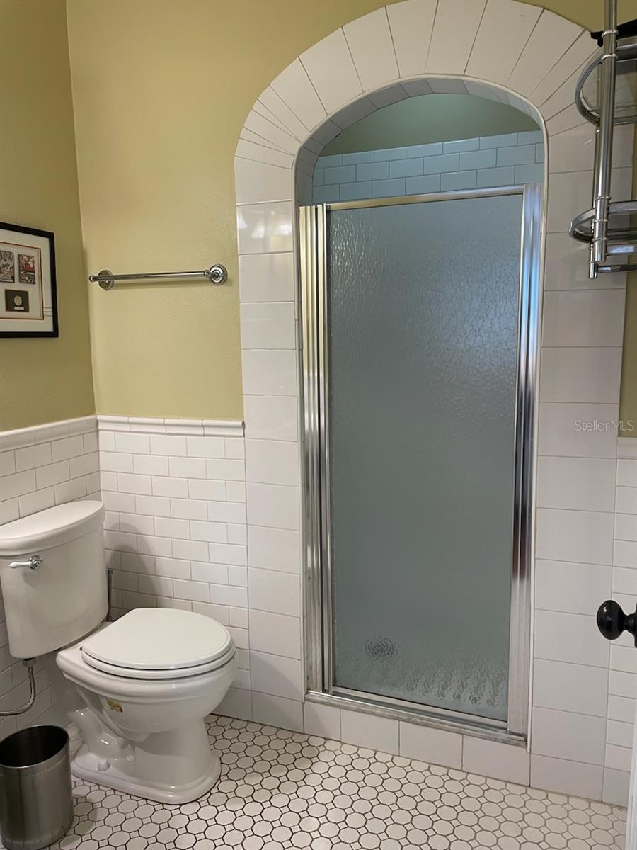 Image 19 of 40 For 807 Fremont Avenue