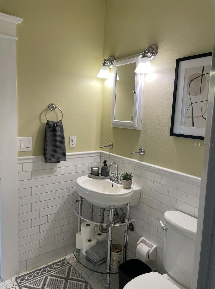 Image 20 of 40 For 807 Fremont Avenue