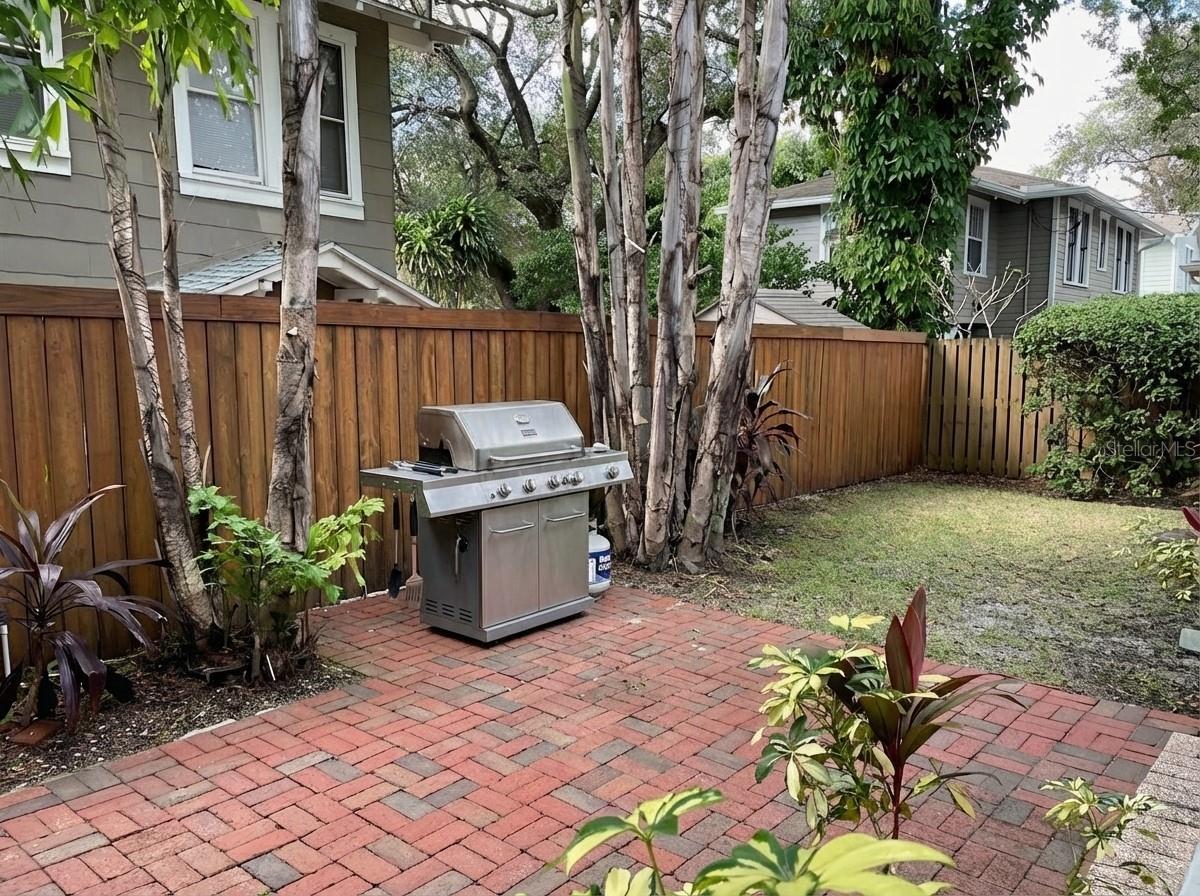 Image 21 of 40 For 807 Fremont Avenue