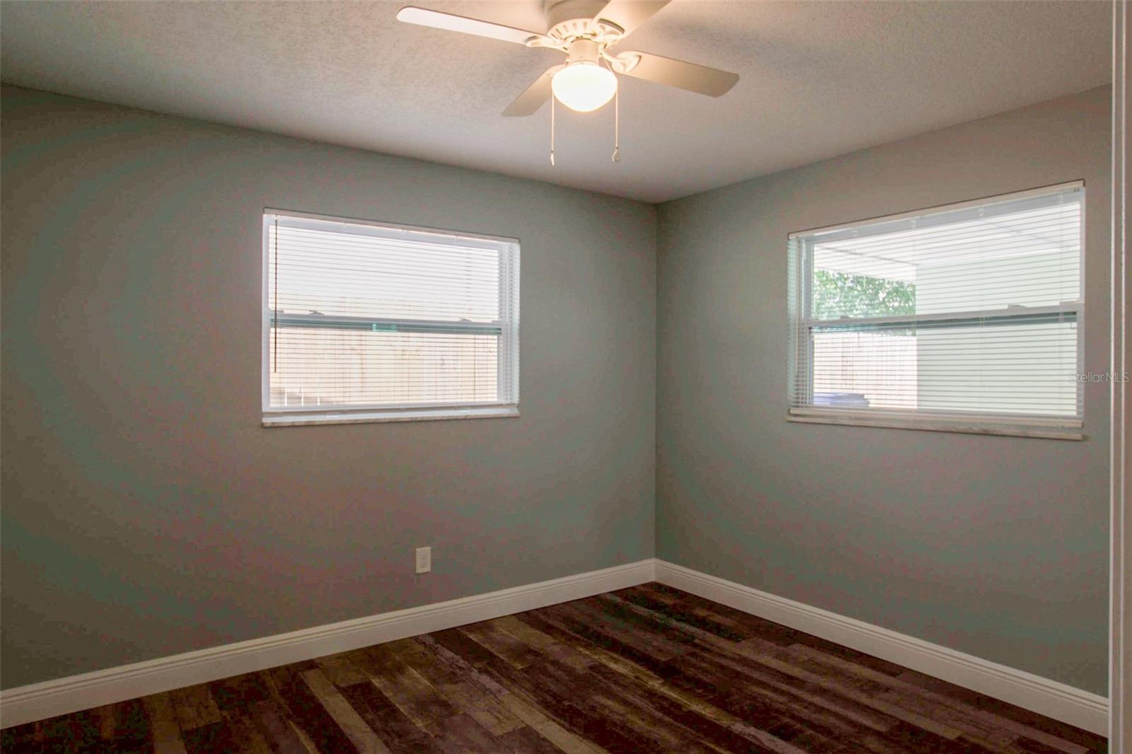 Image 13 of 19 For 715 Bay Street