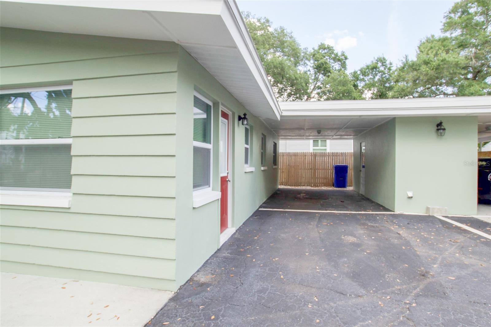 Image 19 of 19 For 715 Bay Street