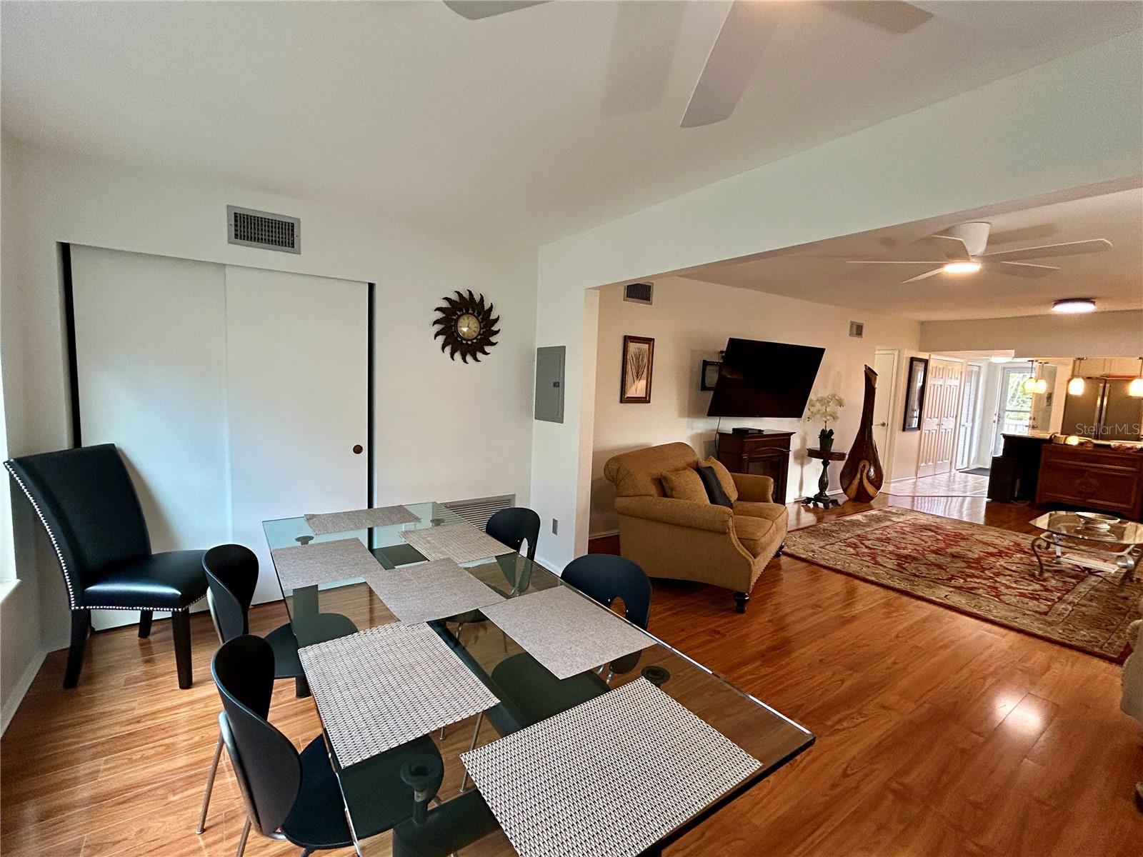 Image 17 of 51 For 2436 Rhodesian Drive 42