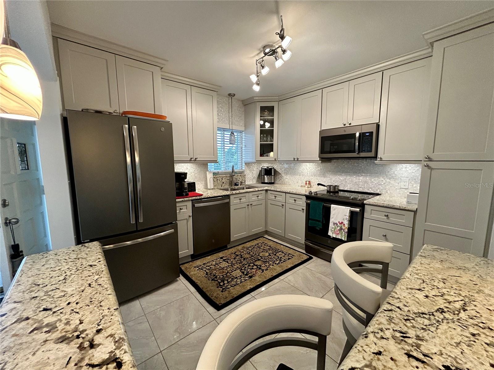 Image 5 of 51 For 2436 Rhodesian Drive 42