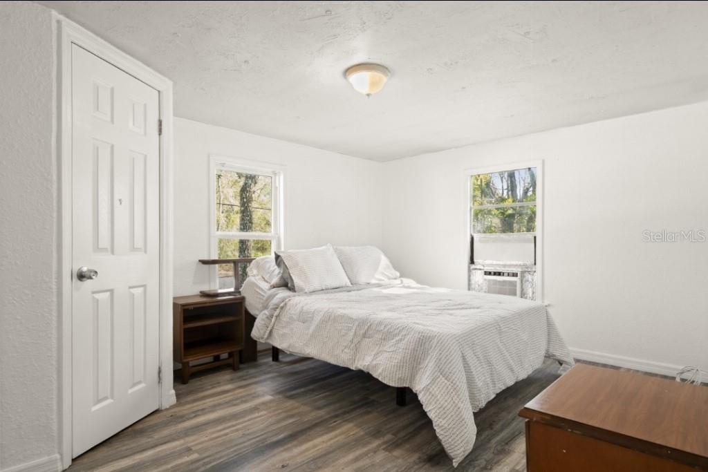 Image 7 of 22 For 12924 Manatee Avenue