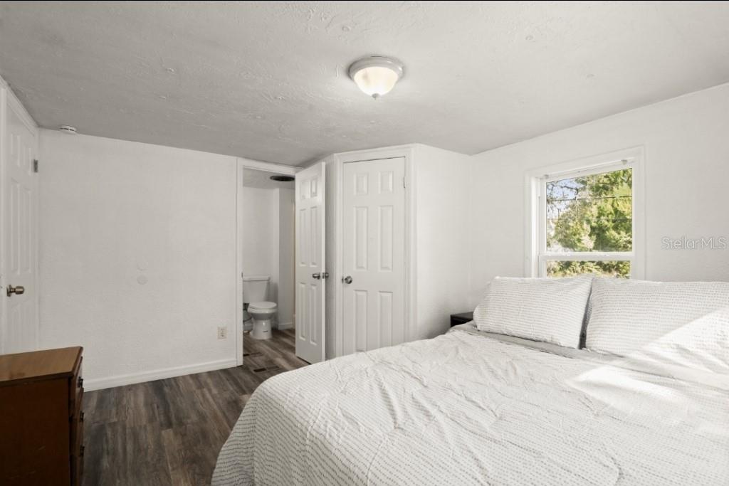 Image 8 of 22 For 12924 Manatee Avenue