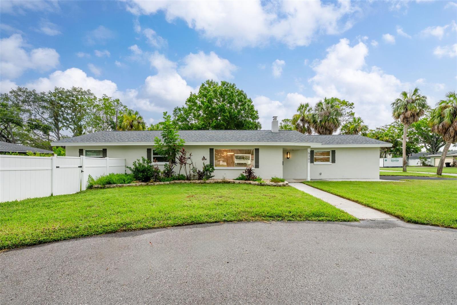 Details for 5301 Venetian Boulevard Ne, ST PETERSBURG, FL 33703