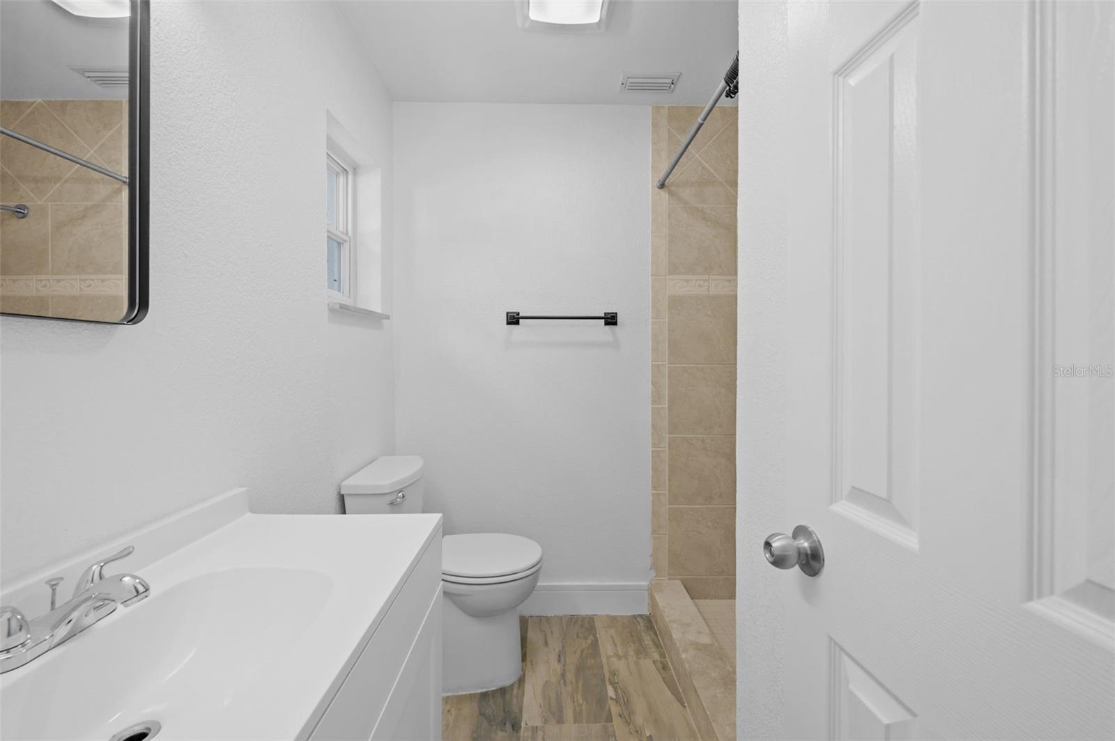 Image 11 of 31 For 5301 Venetian Boulevard Ne