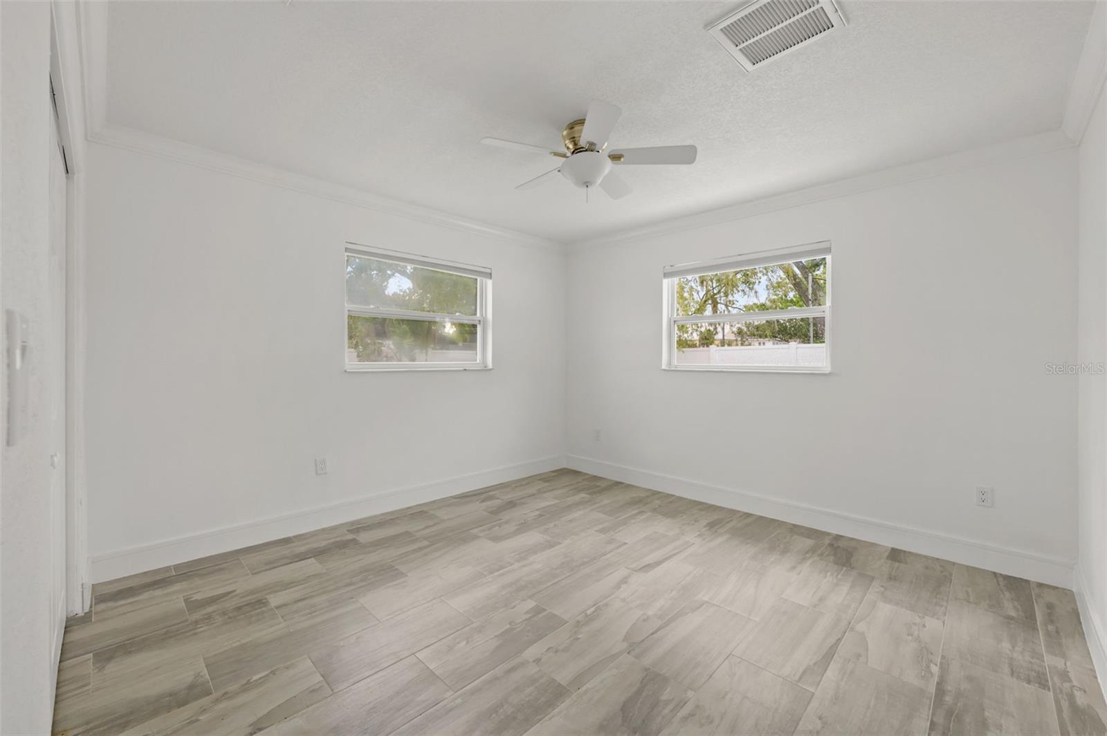 Image 13 of 31 For 5301 Venetian Boulevard Ne