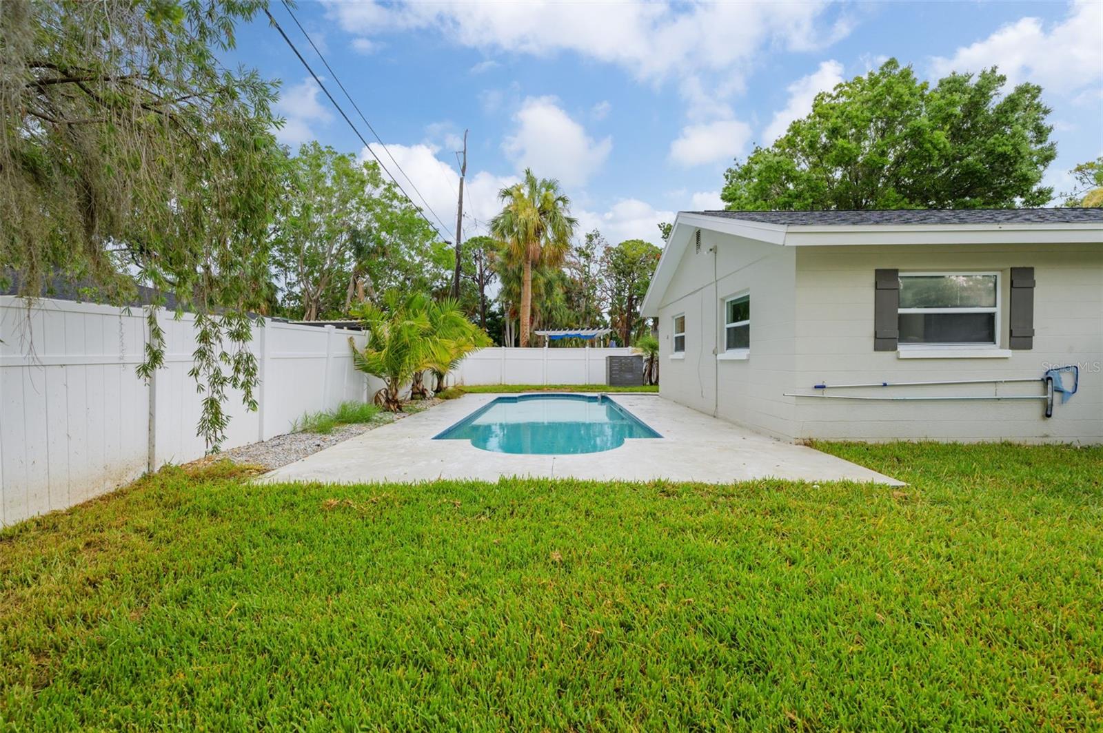 Image 24 of 31 For 5301 Venetian Boulevard Ne