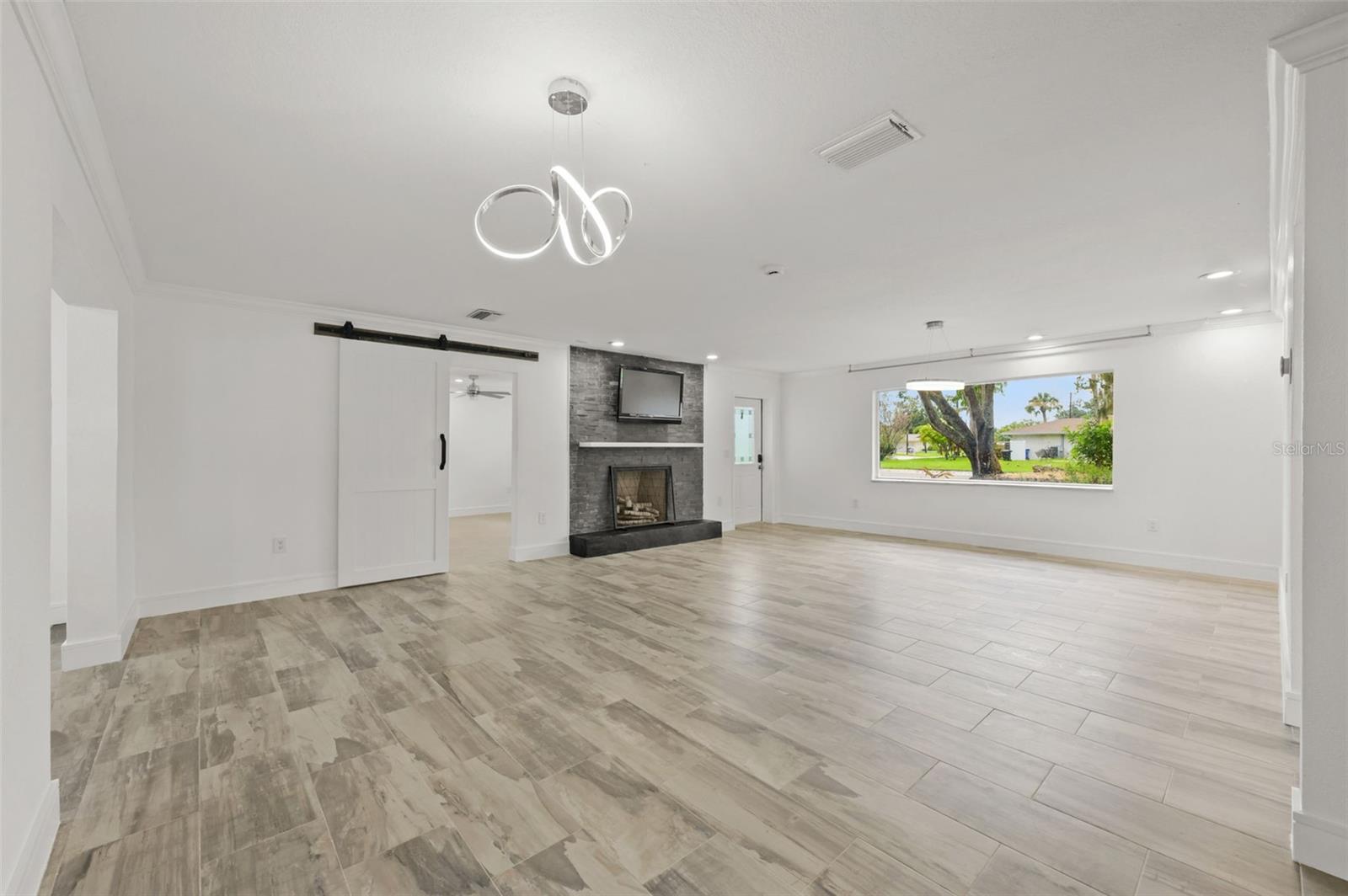 Image 5 of 31 For 5301 Venetian Boulevard Ne