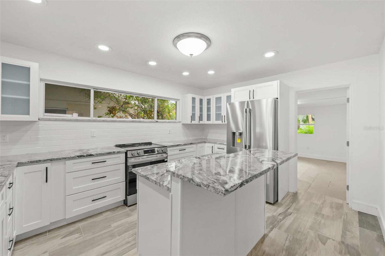 Image 7 of 31 For 5301 Venetian Boulevard Ne