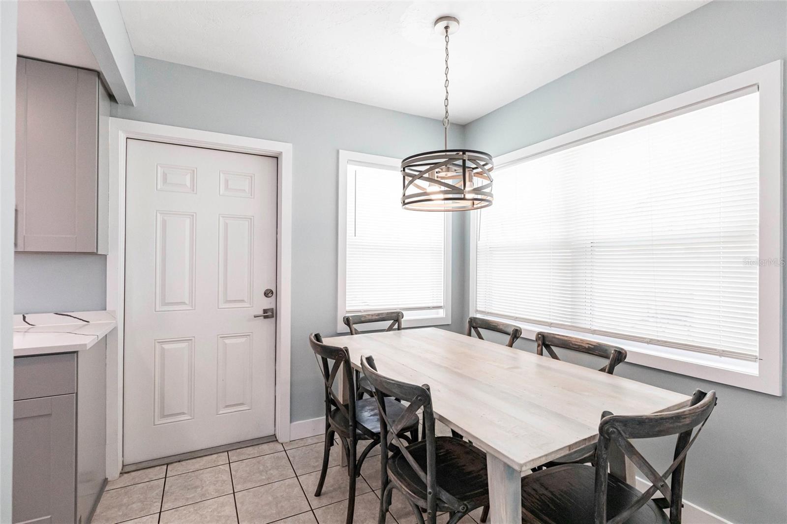 Image 10 of 38 For 6020 Midnight Pass Road 49