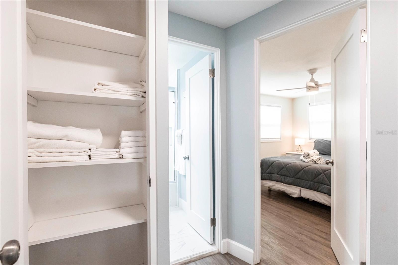 Image 12 of 38 For 6020 Midnight Pass Road 49