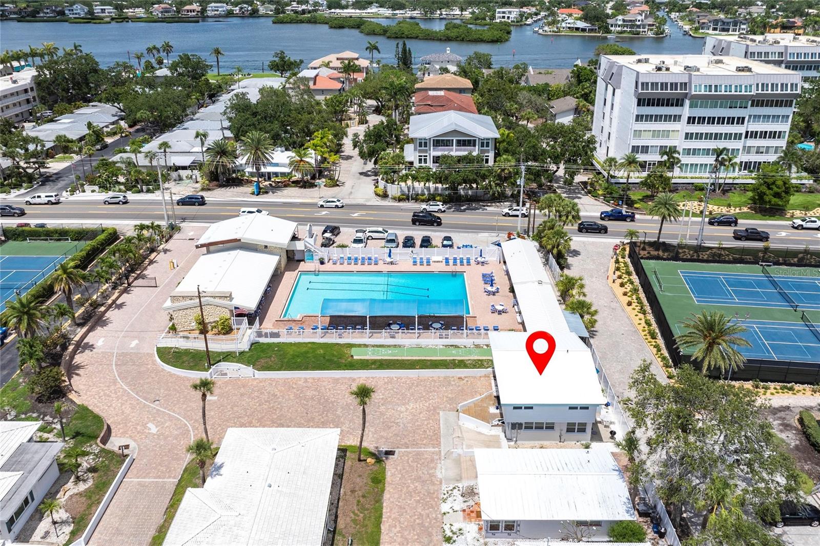 Image 23 of 38 For 6020 Midnight Pass Road 49