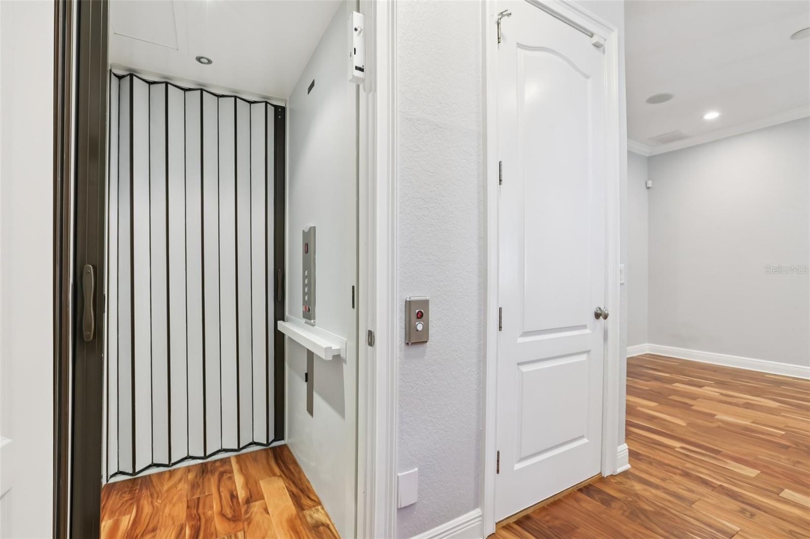 Image 10 of 71 For 6021 Printery Street 107