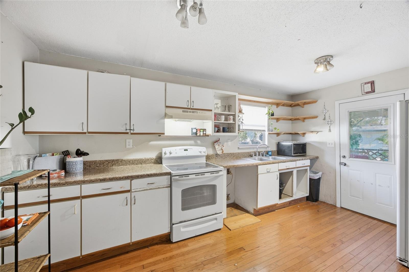 Listing photo id 4 for 1808 86th Street