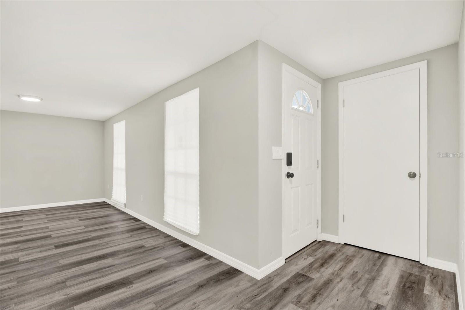 Image 10 of 33 For 3349 Overland Drive