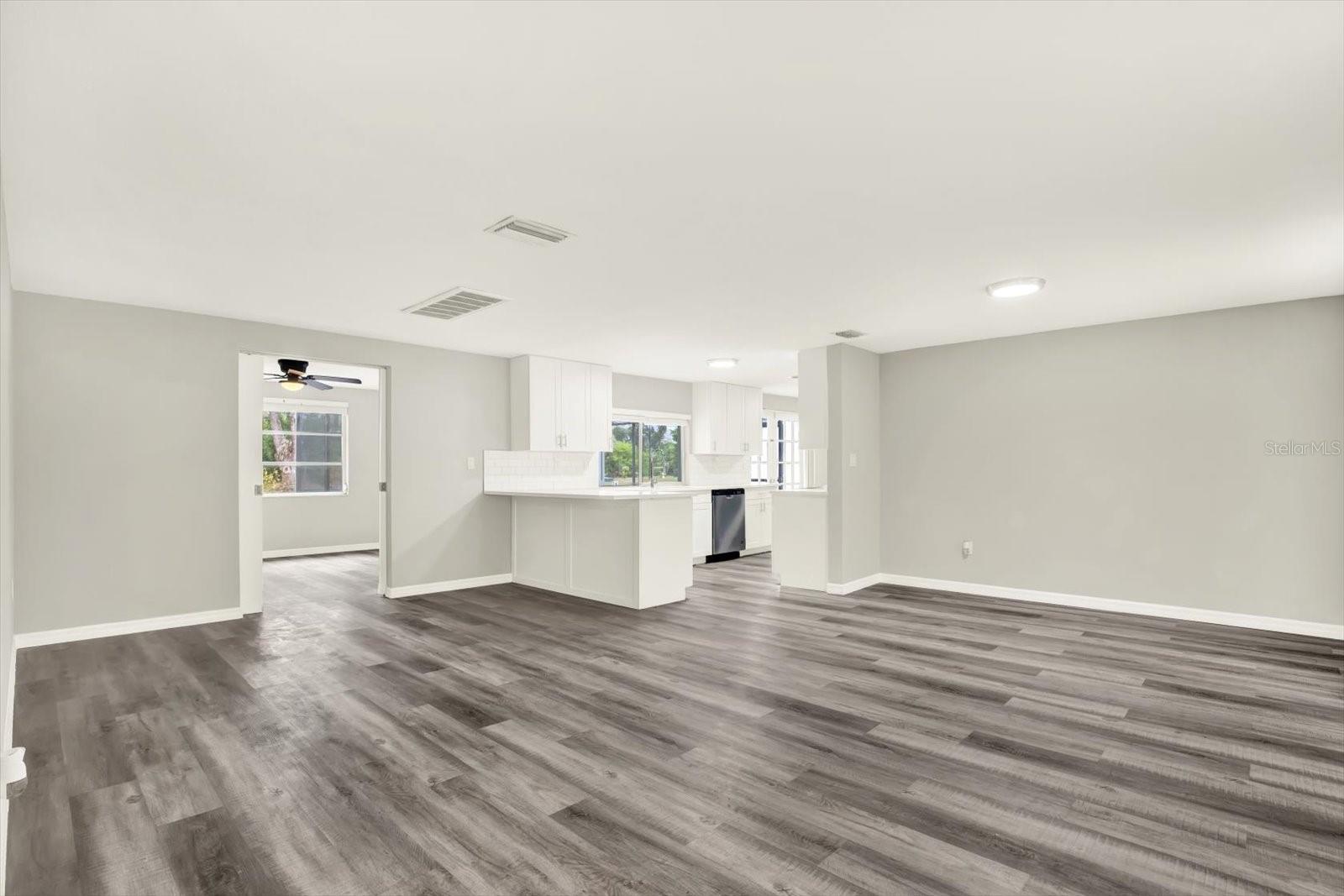 Image 11 of 33 For 3349 Overland Drive