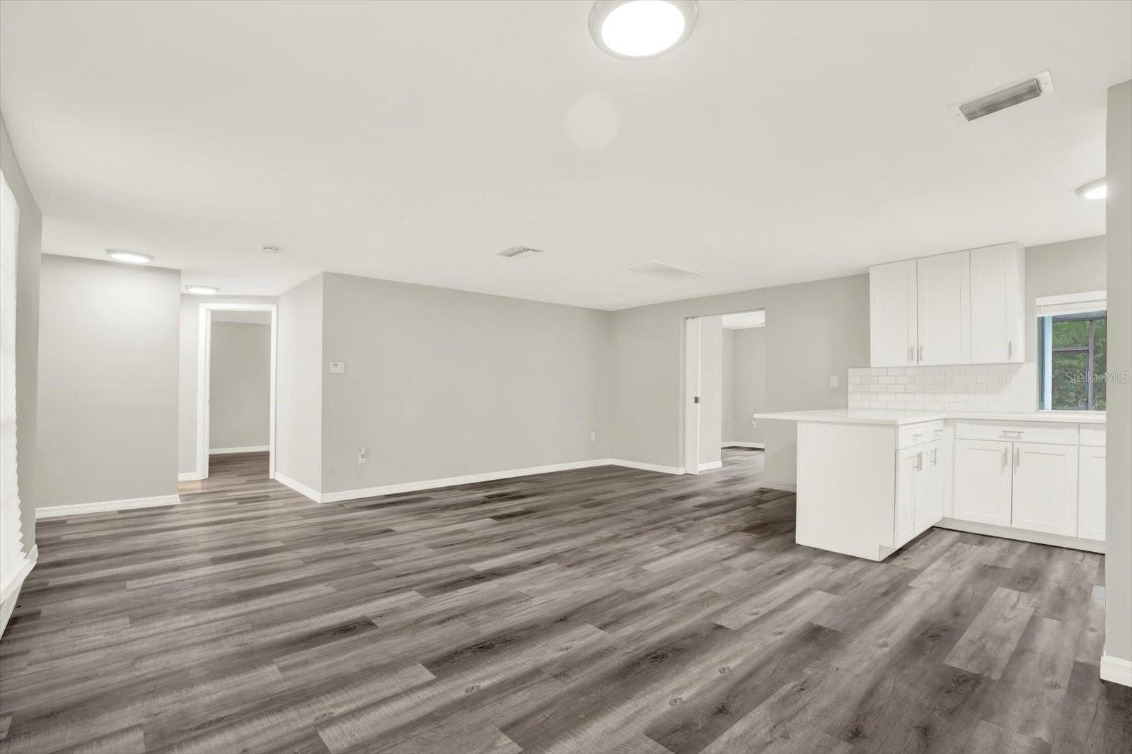 Image 12 of 33 For 3349 Overland Drive