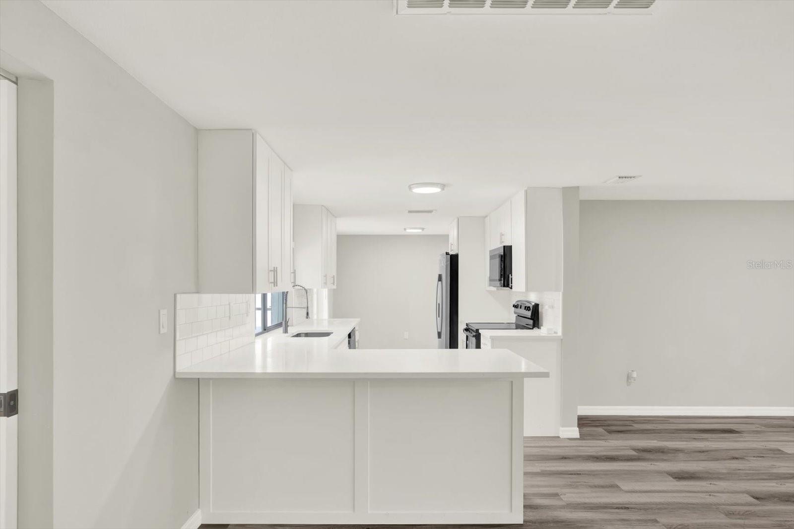 Image 14 of 33 For 3349 Overland Drive