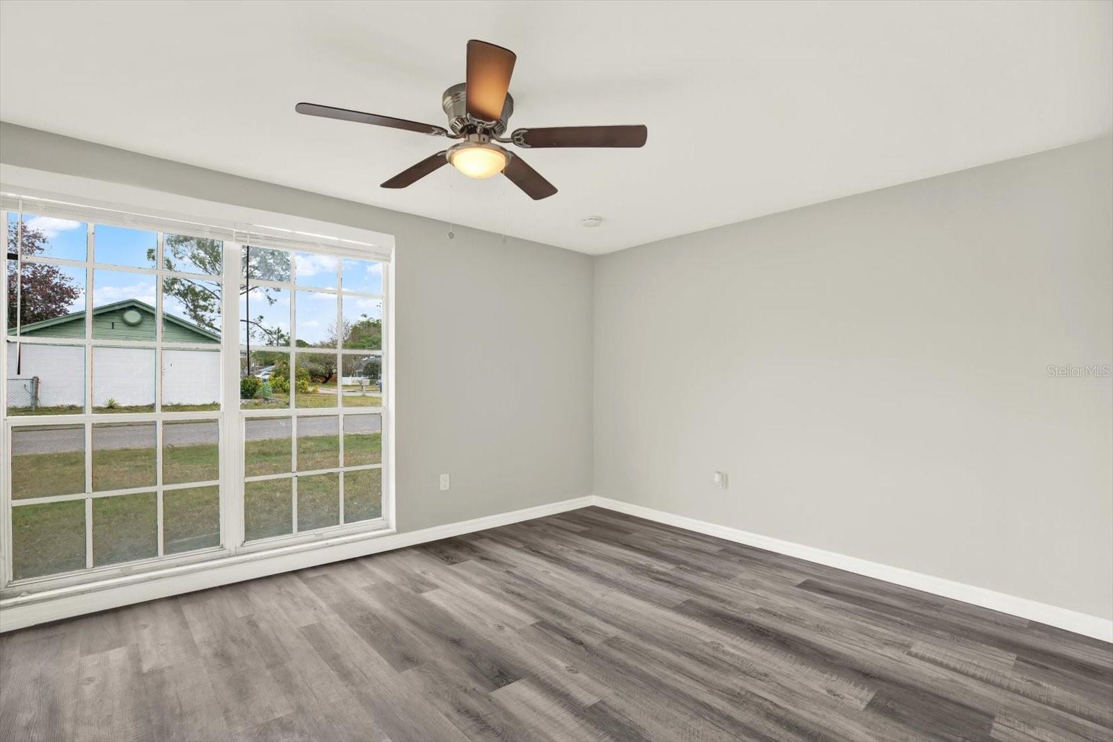 Image 17 of 33 For 3349 Overland Drive