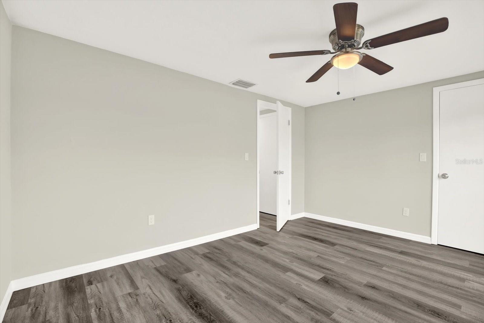 Image 18 of 33 For 3349 Overland Drive