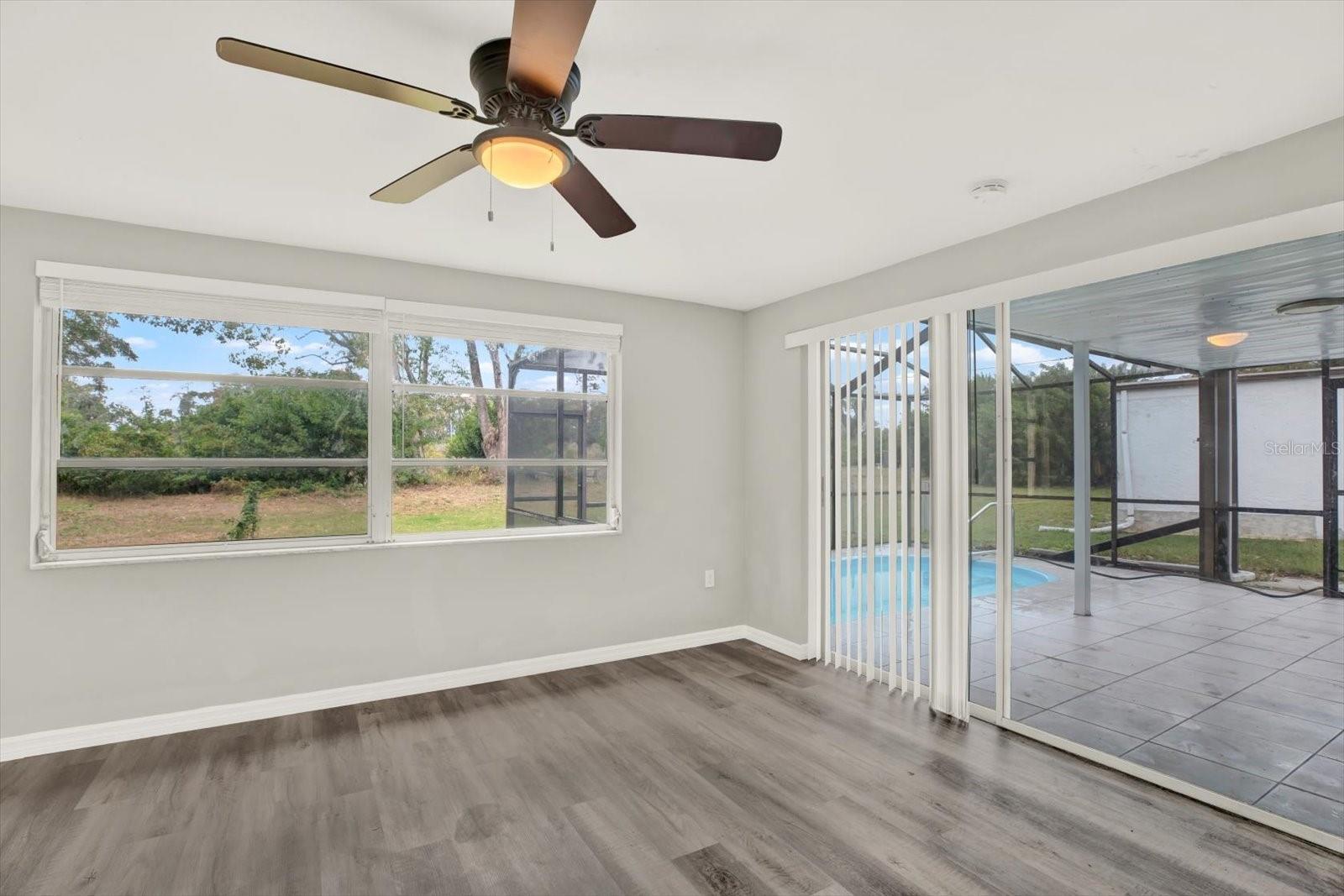 Image 23 of 33 For 3349 Overland Drive