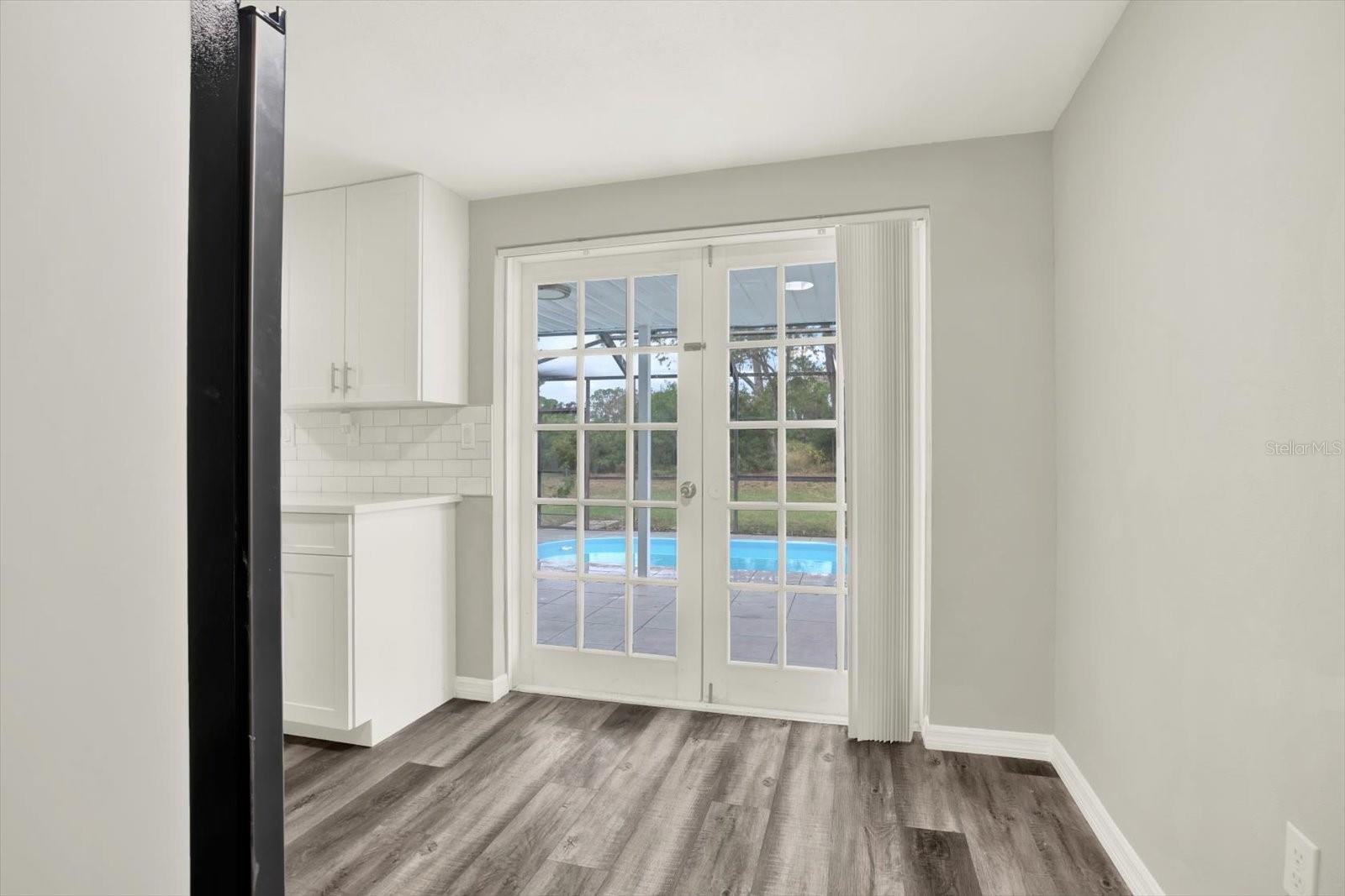 Image 25 of 33 For 3349 Overland Drive