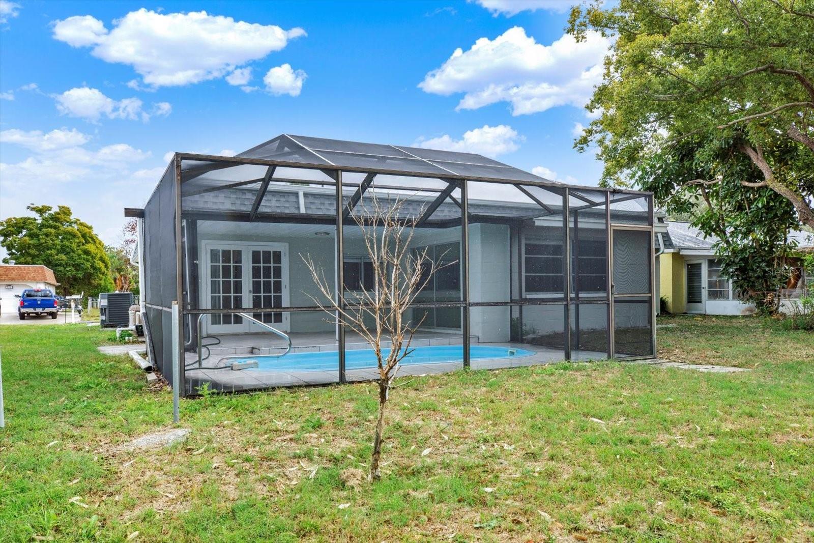 Image 28 of 33 For 3349 Overland Drive