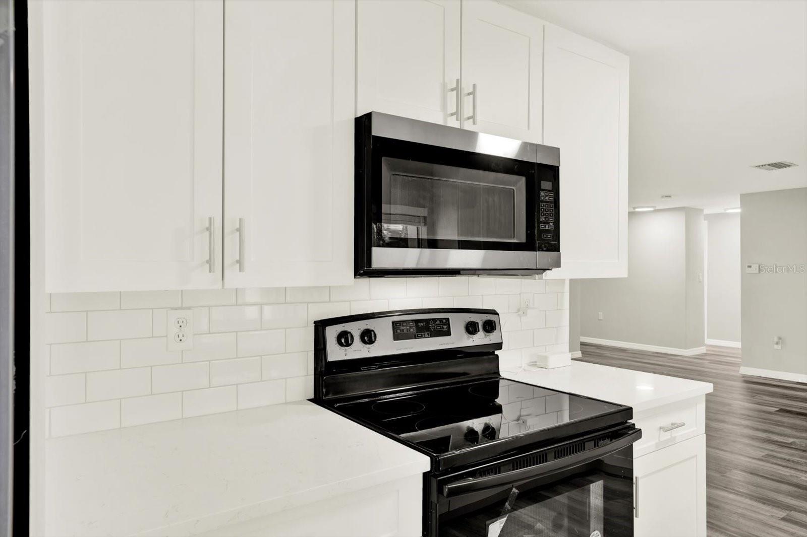 Image 6 of 33 For 3349 Overland Drive