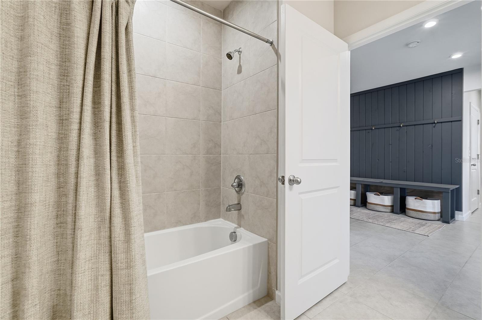 Image 23 of 35 For 8729 Prairie Creek Drive