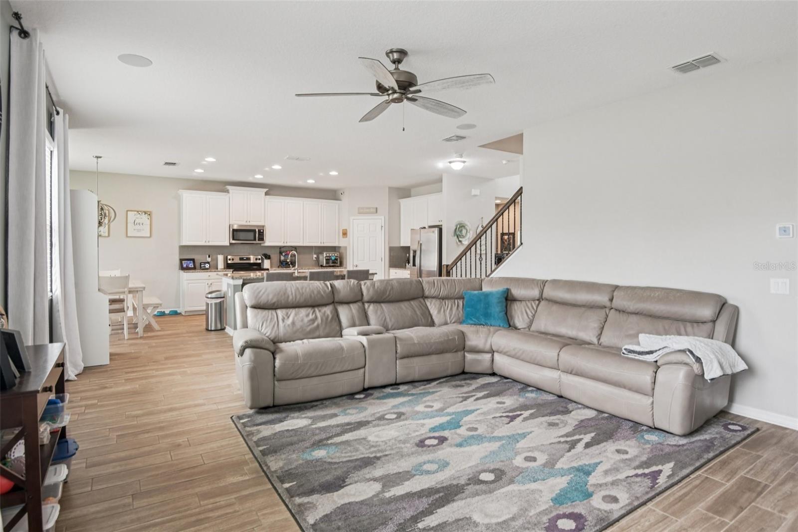 Image 8 of 40 For 6634 Dutton Drive