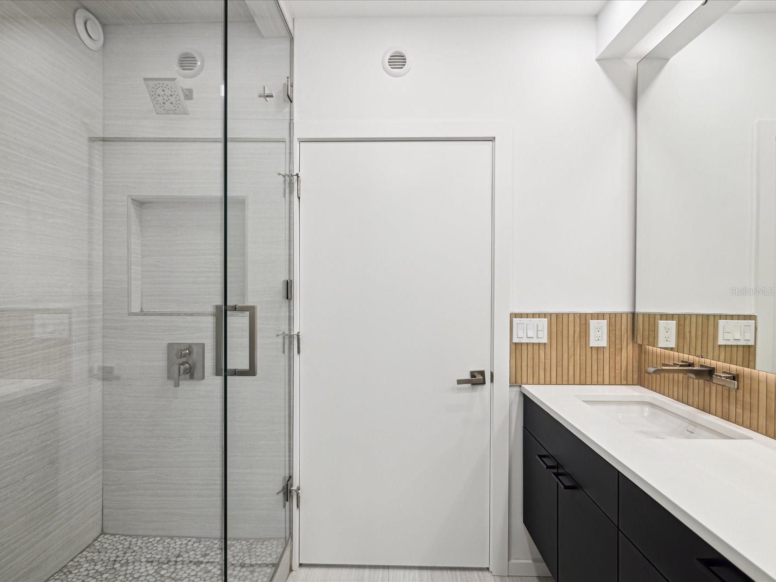 Image 14 of 39 For 50 Coe Road 126