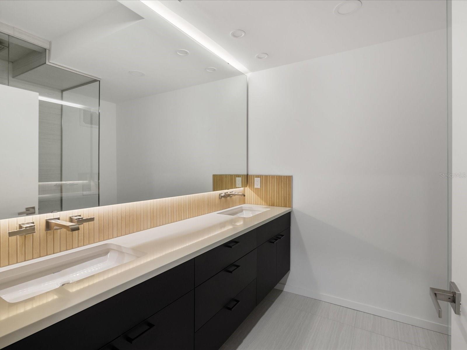 Image 15 of 39 For 50 Coe Road 126