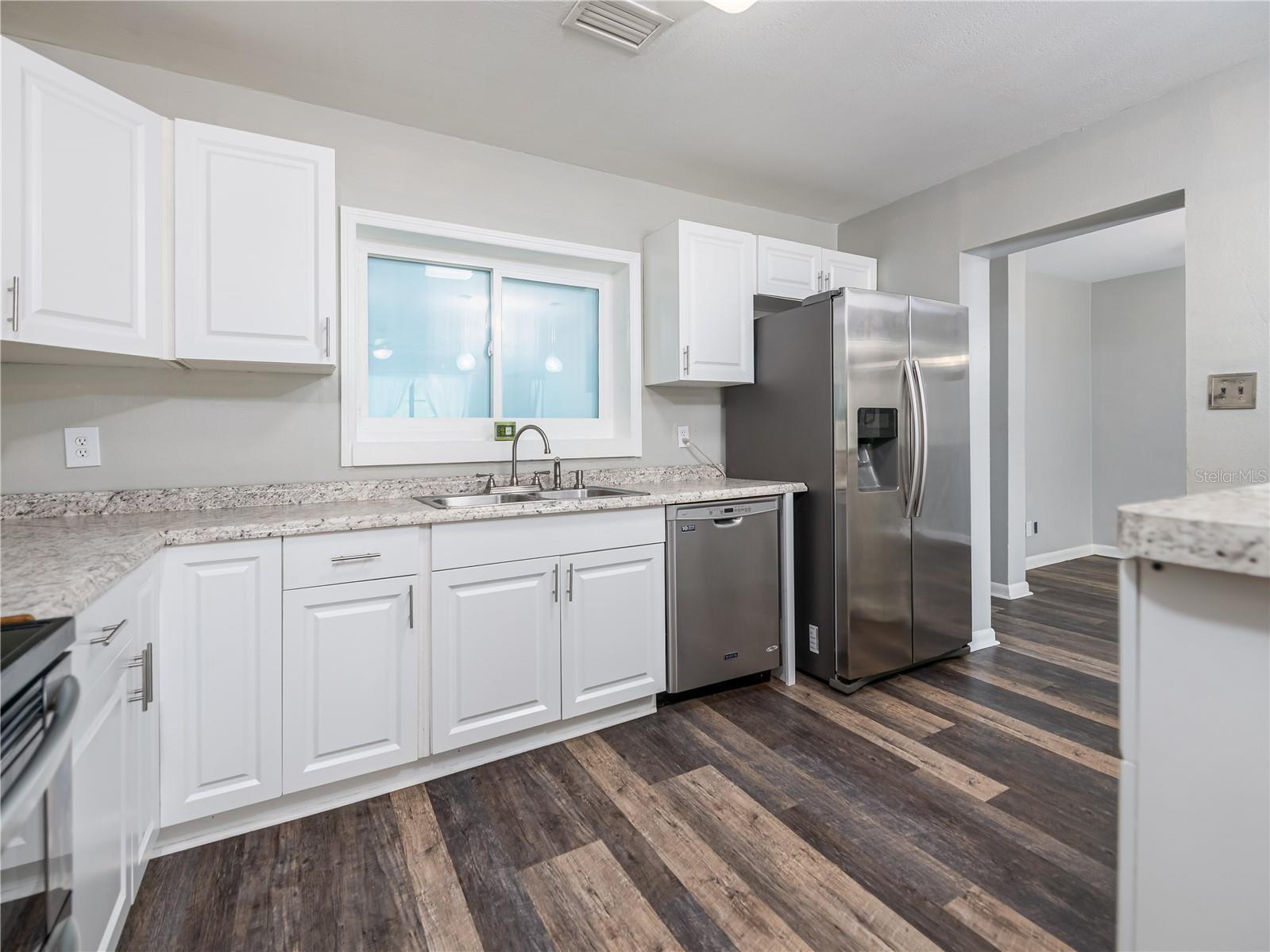 Image 11 of 48 For 4721 Iowa Avenue