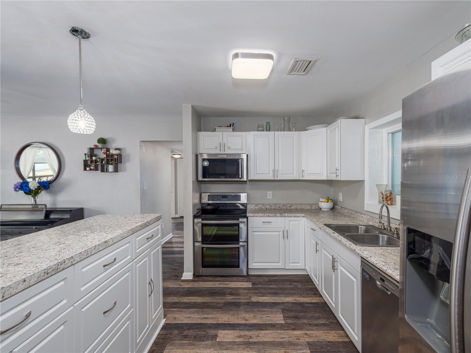 Image 9 of 48 For 4721 Iowa Avenue