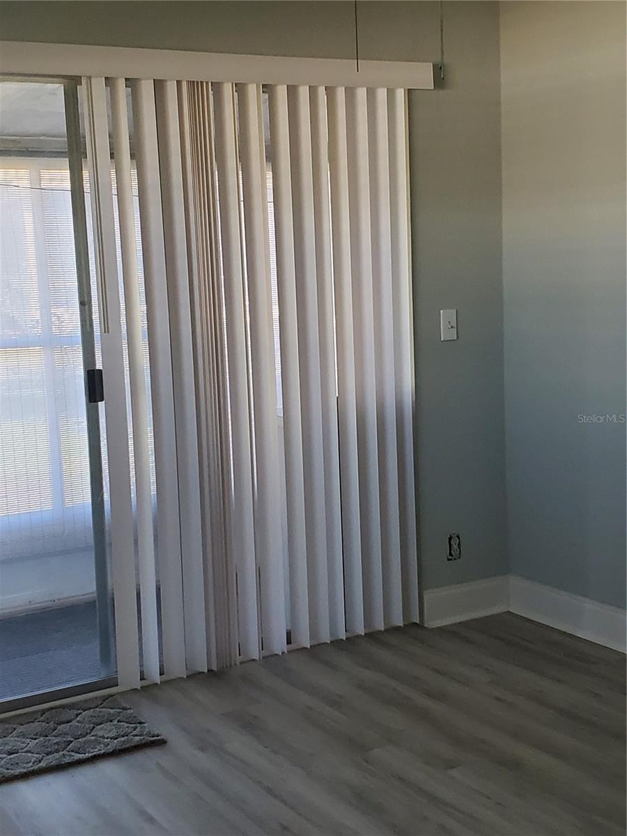 Image 10 of 22 For 202 Bedford Trail 113