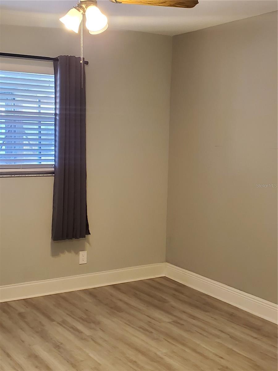 Image 9 of 22 For 202 Bedford Trail 113