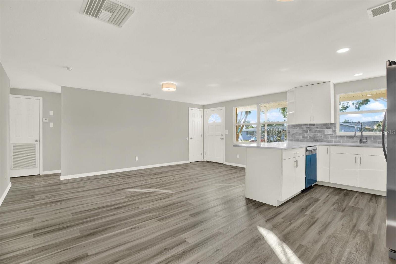 Image 8 of 33 For 8391 76th Avenue