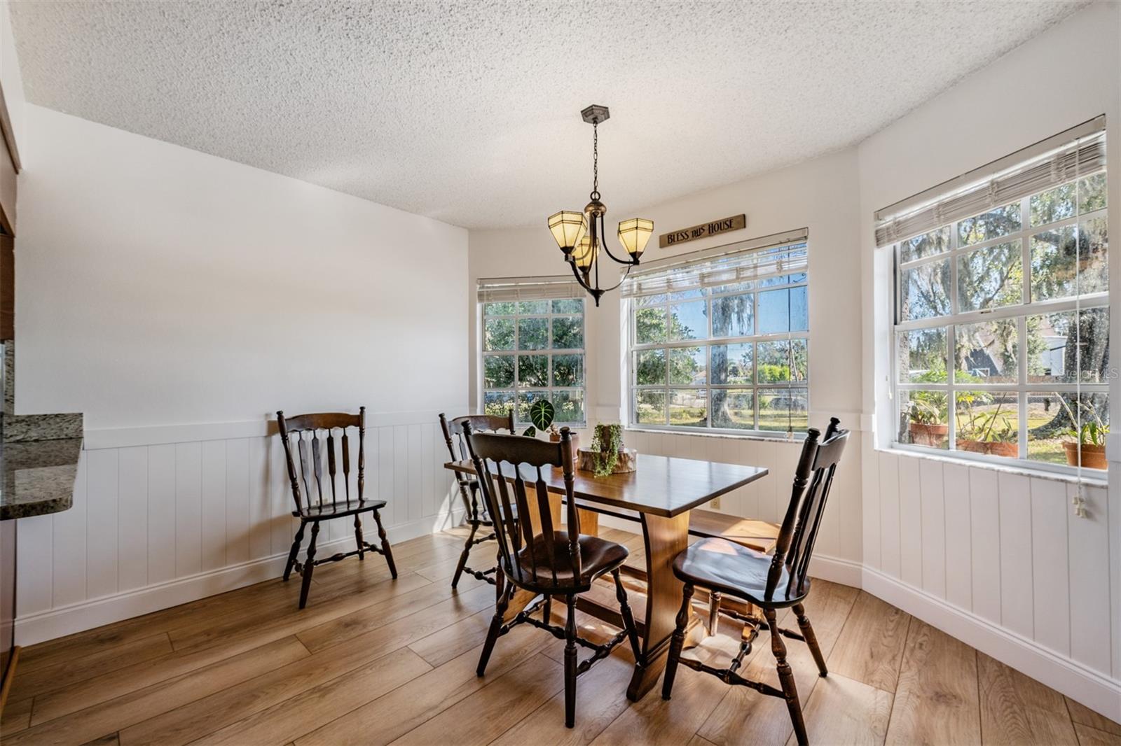 Image 14 of 33 For 9814 Reylinda Avenue