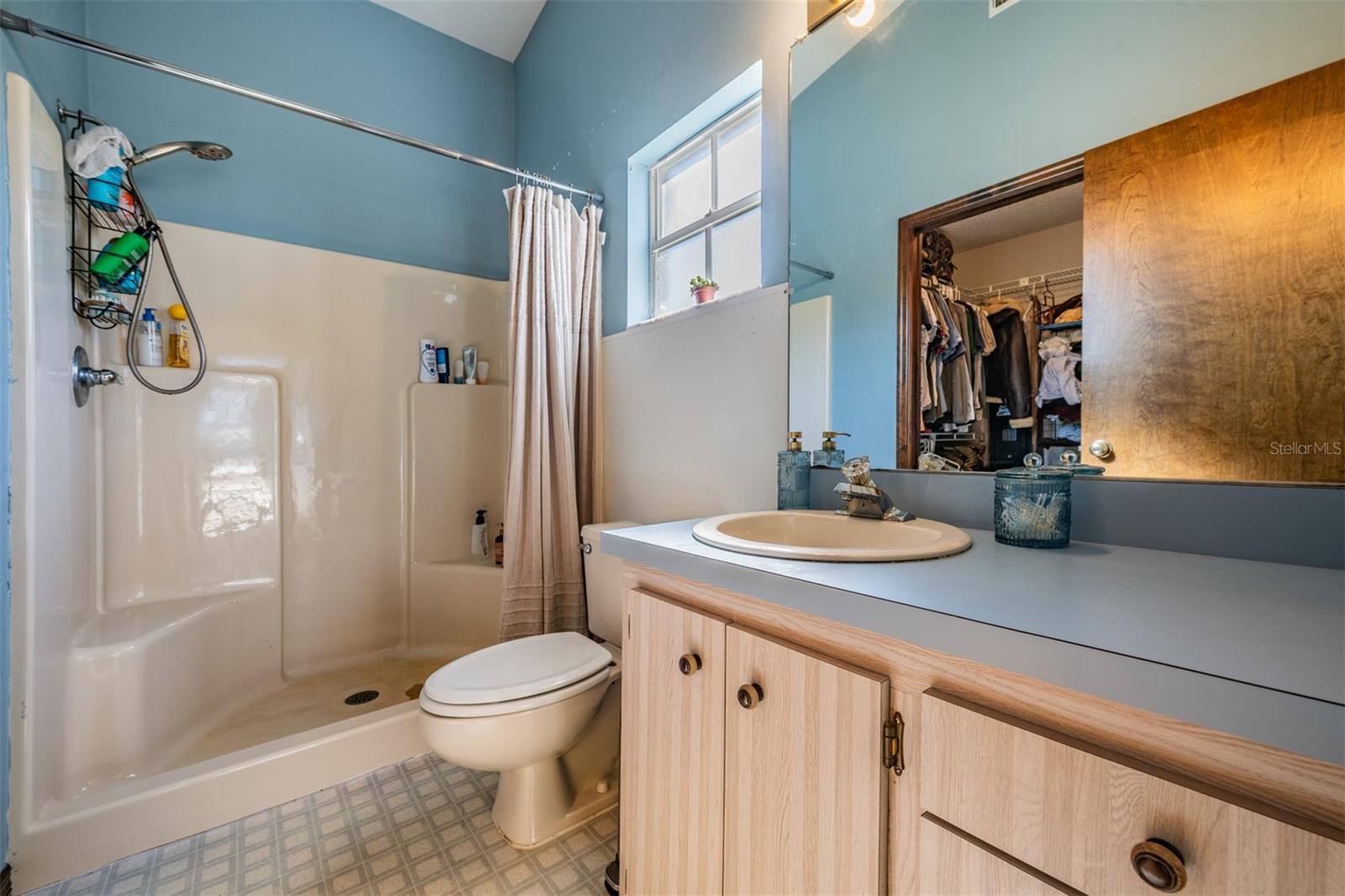 Image 17 of 33 For 9814 Reylinda Avenue