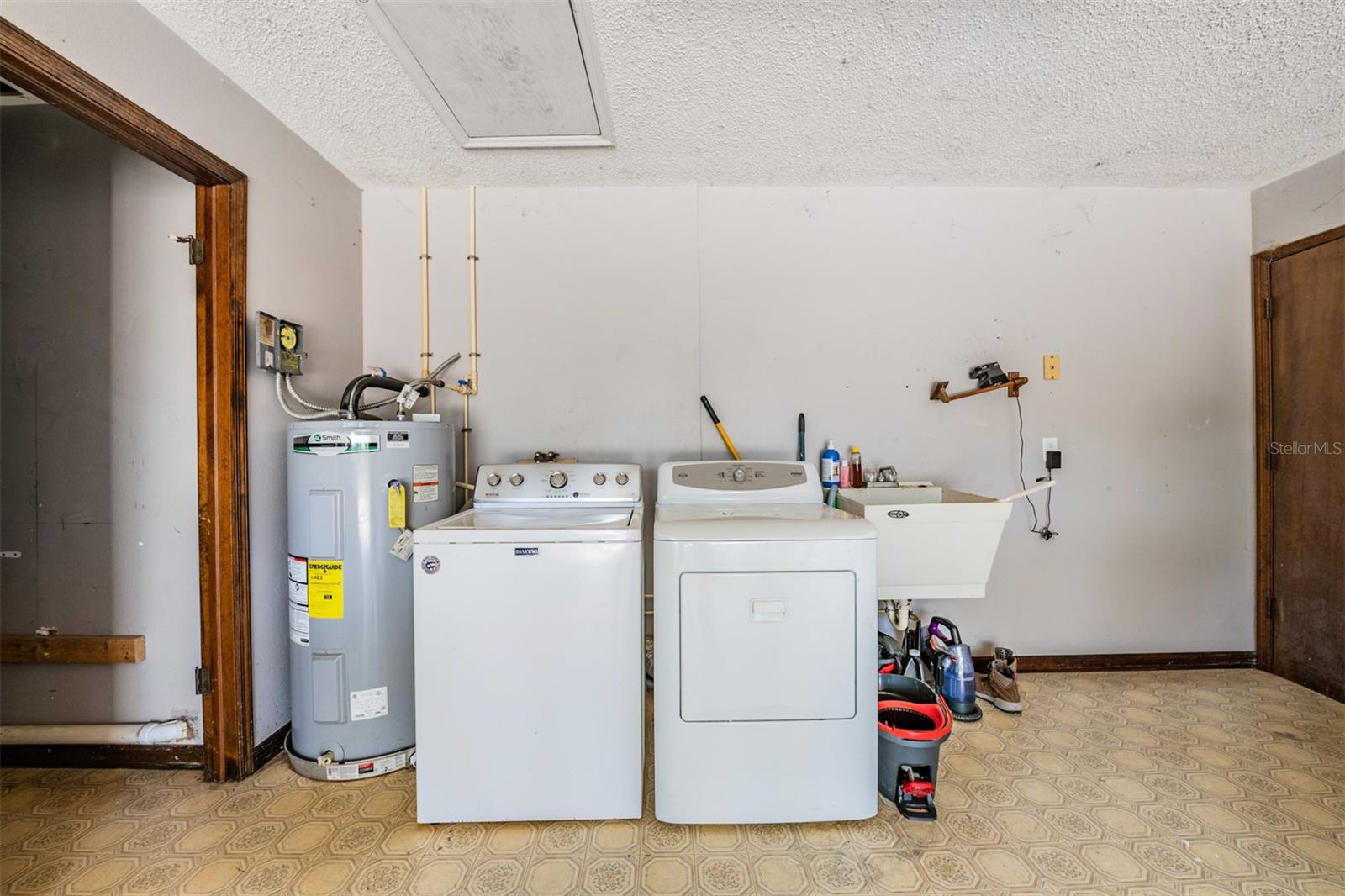 Image 20 of 33 For 9814 Reylinda Avenue