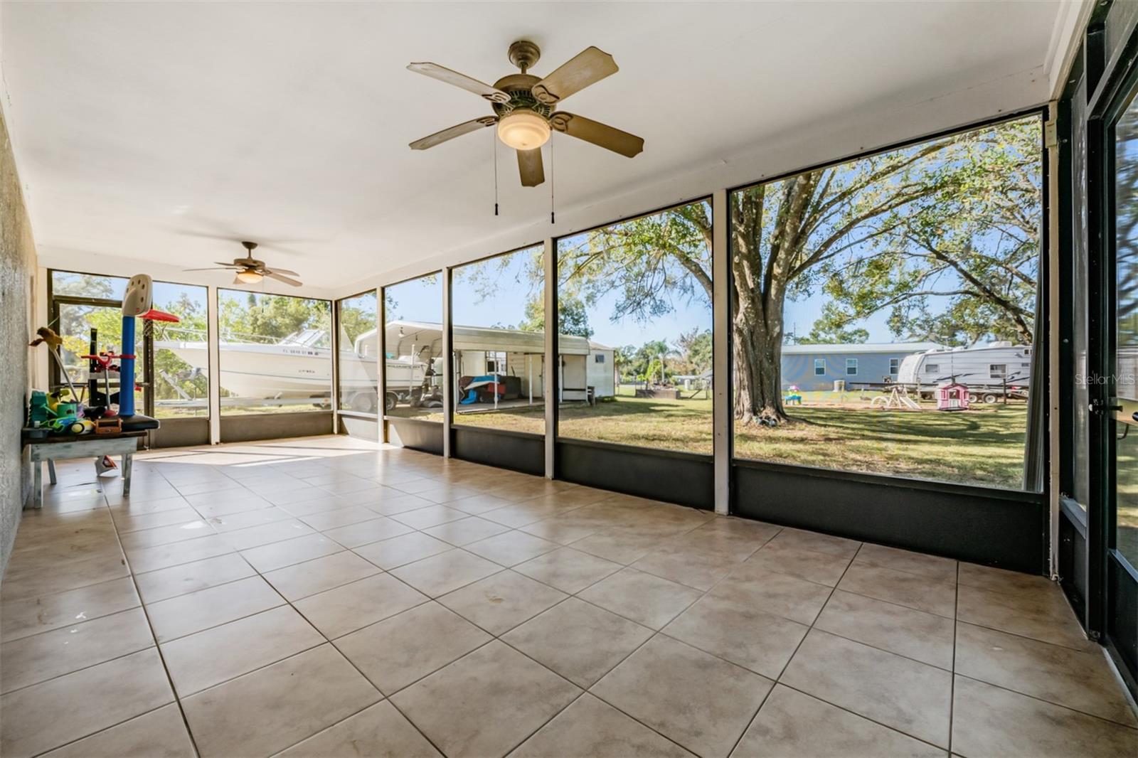 Image 21 of 33 For 9814 Reylinda Avenue