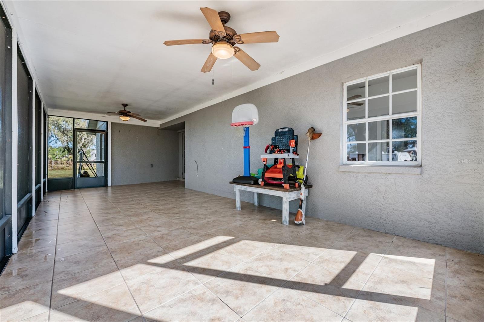 Image 22 of 33 For 9814 Reylinda Avenue