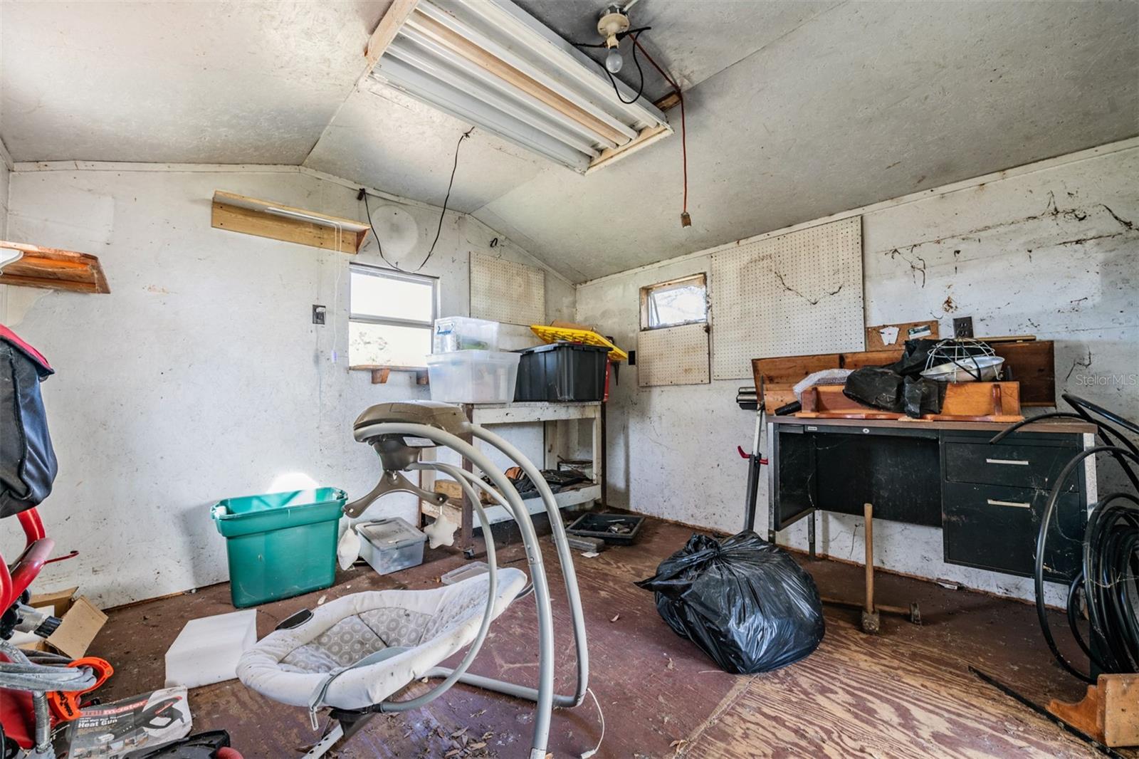 Image 28 of 33 For 9814 Reylinda Avenue