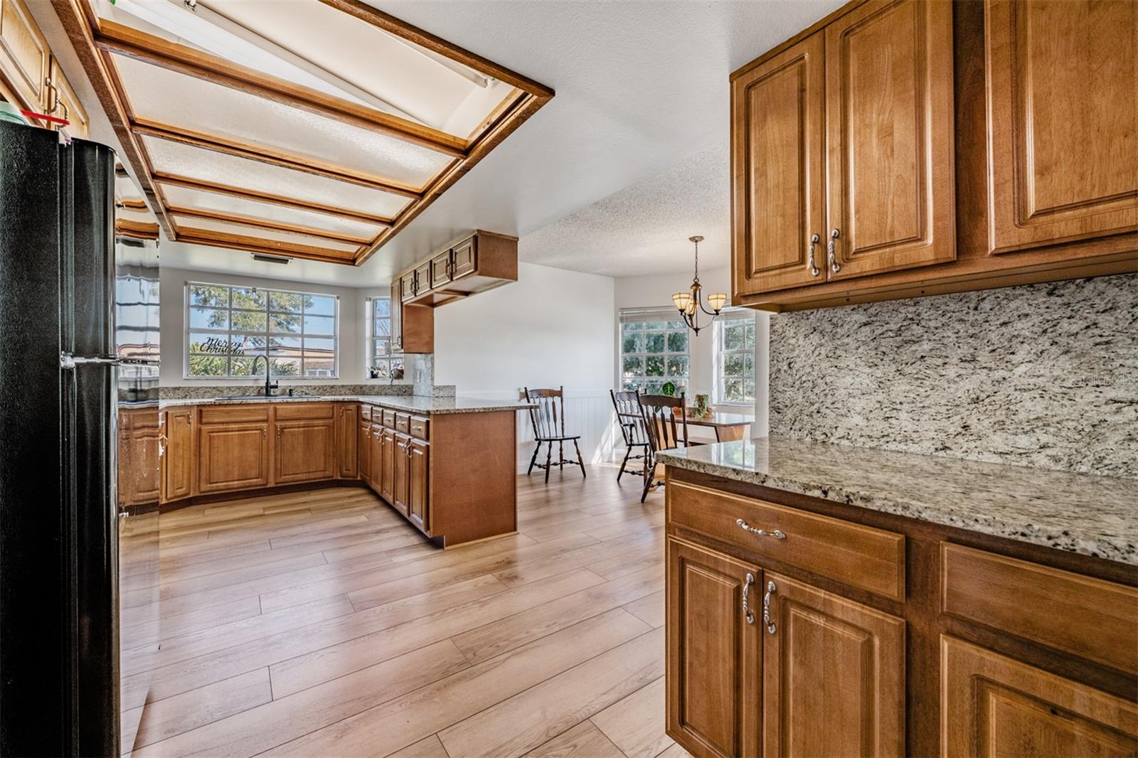 Image 8 of 33 For 9814 Reylinda Avenue