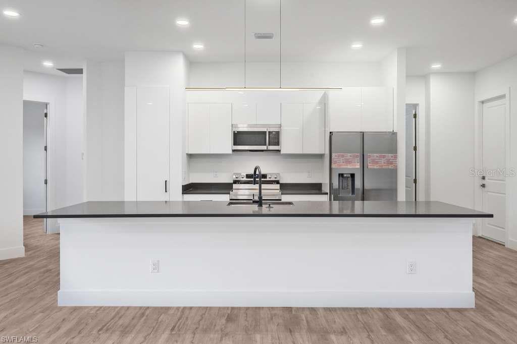 Image 5 of 22 For 812 Homestead Road S